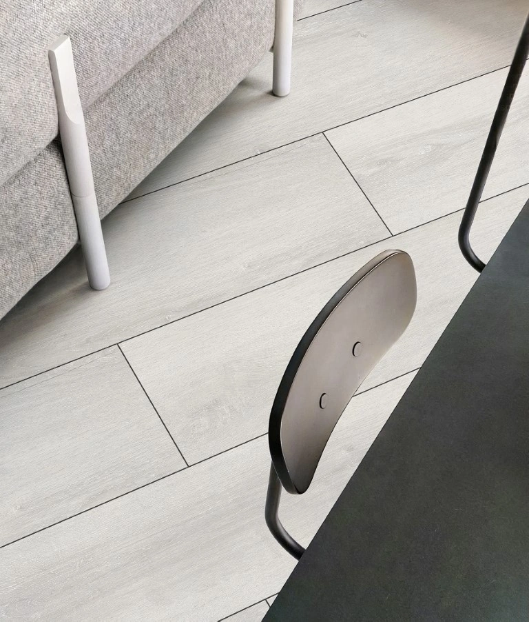 24П001 Дуб Русский Светло-серый